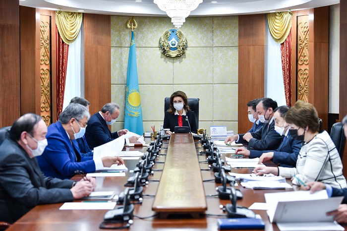 Senatorlar kompanııalardy irikteýdiń jańa tásilderin usynýda