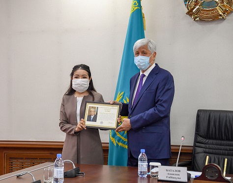 Jetisýlyq volonter Prezıdenttiń Alǵys hatymen marapattaldy