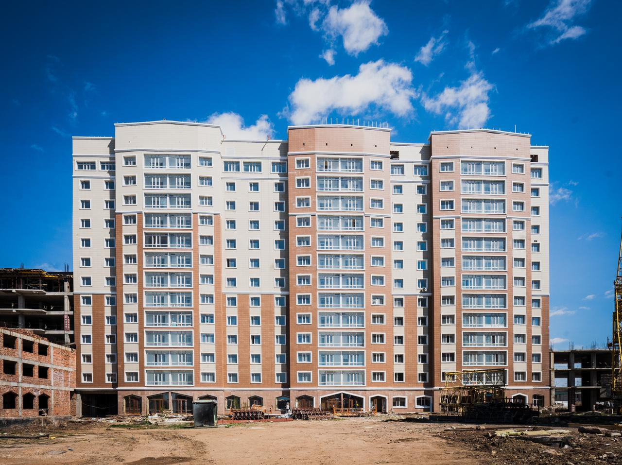 Nur-Sultanda qurylysy uzaqqa sozylǵan 500 myń sharshy metr úı aıaqtalady