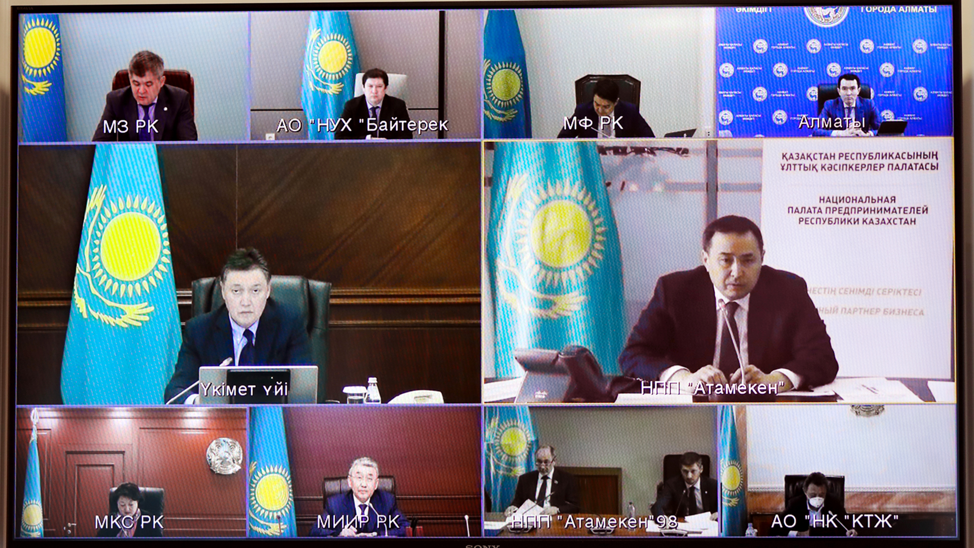 Asqar Mamın ekonomıkanyń túrli salalaryn qoldaý máseleleri jóninde birqatar keńes ótkizdi