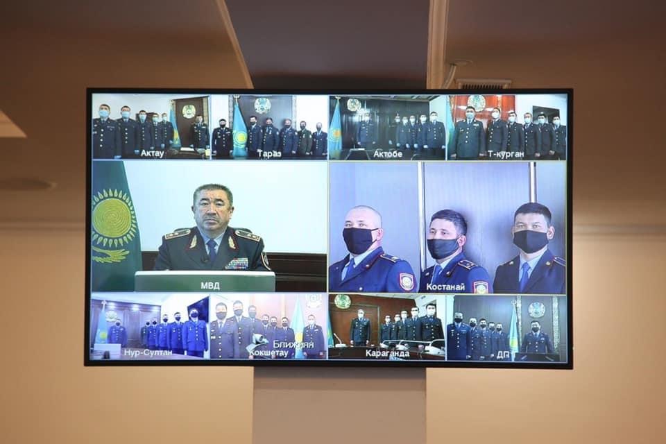 Shymkenttik toǵyz polıseı marapattaldy