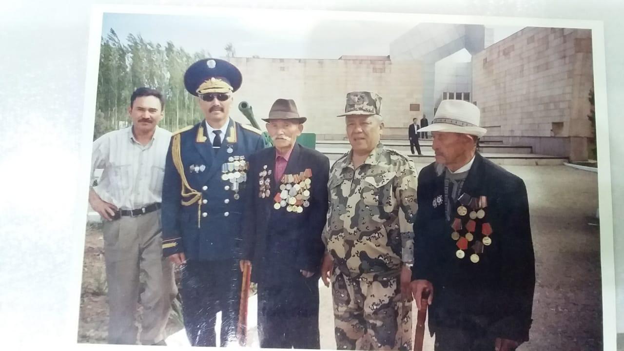 Maıdanger atamdy maqtan tutamyn