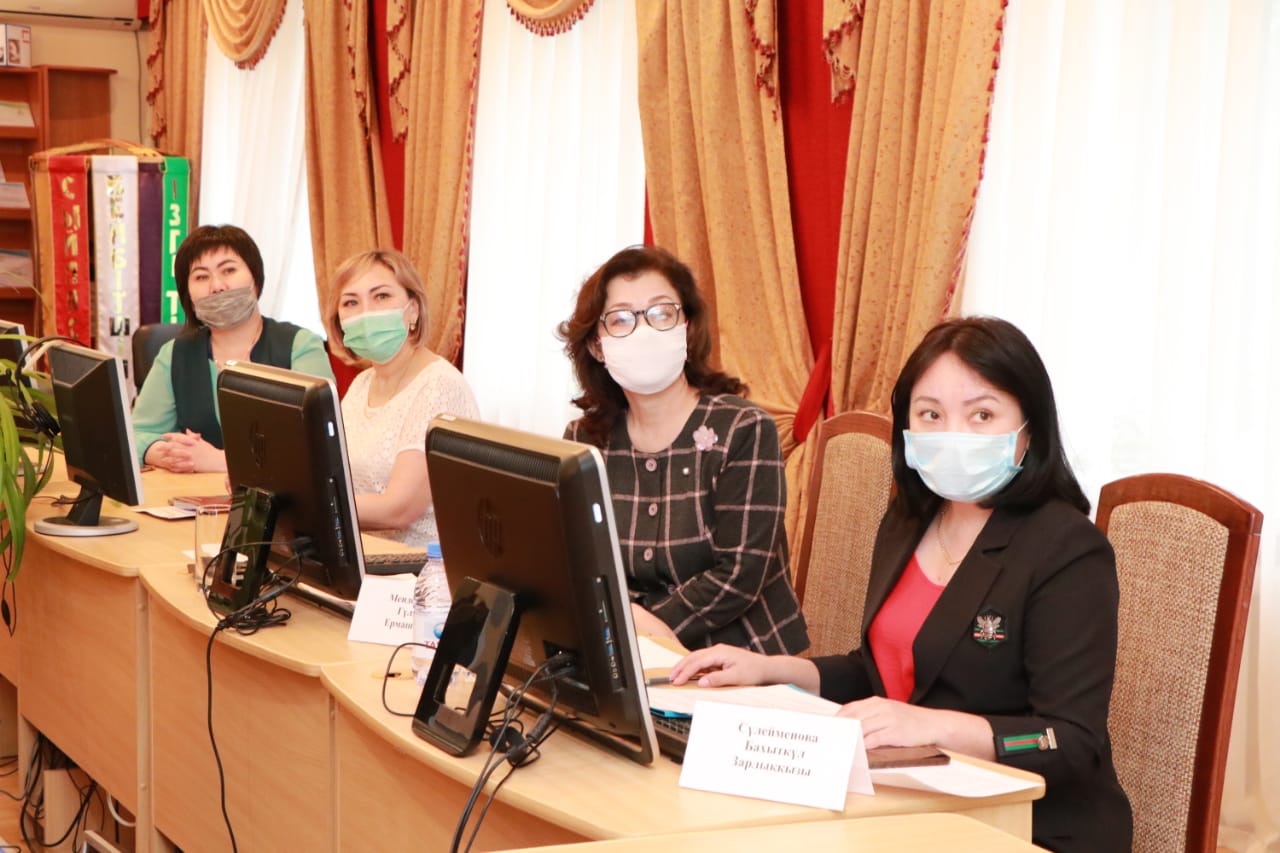 Qostanaıda Ahmet Baıtursynov atyndaǵy «Úzdik oqytýshy» baıqaýy ótti