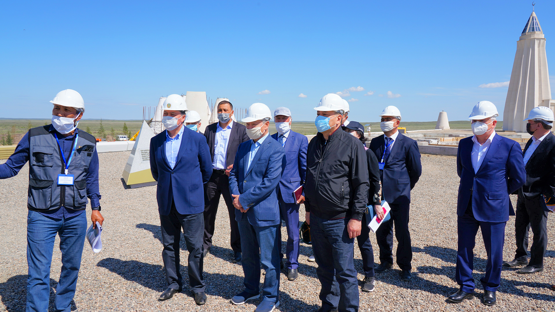 Asqar Mamın Semeı qalasynyń damýymen jáne  Abaıdyń 175 jyldyǵyna daıyndyǵymen tanysty