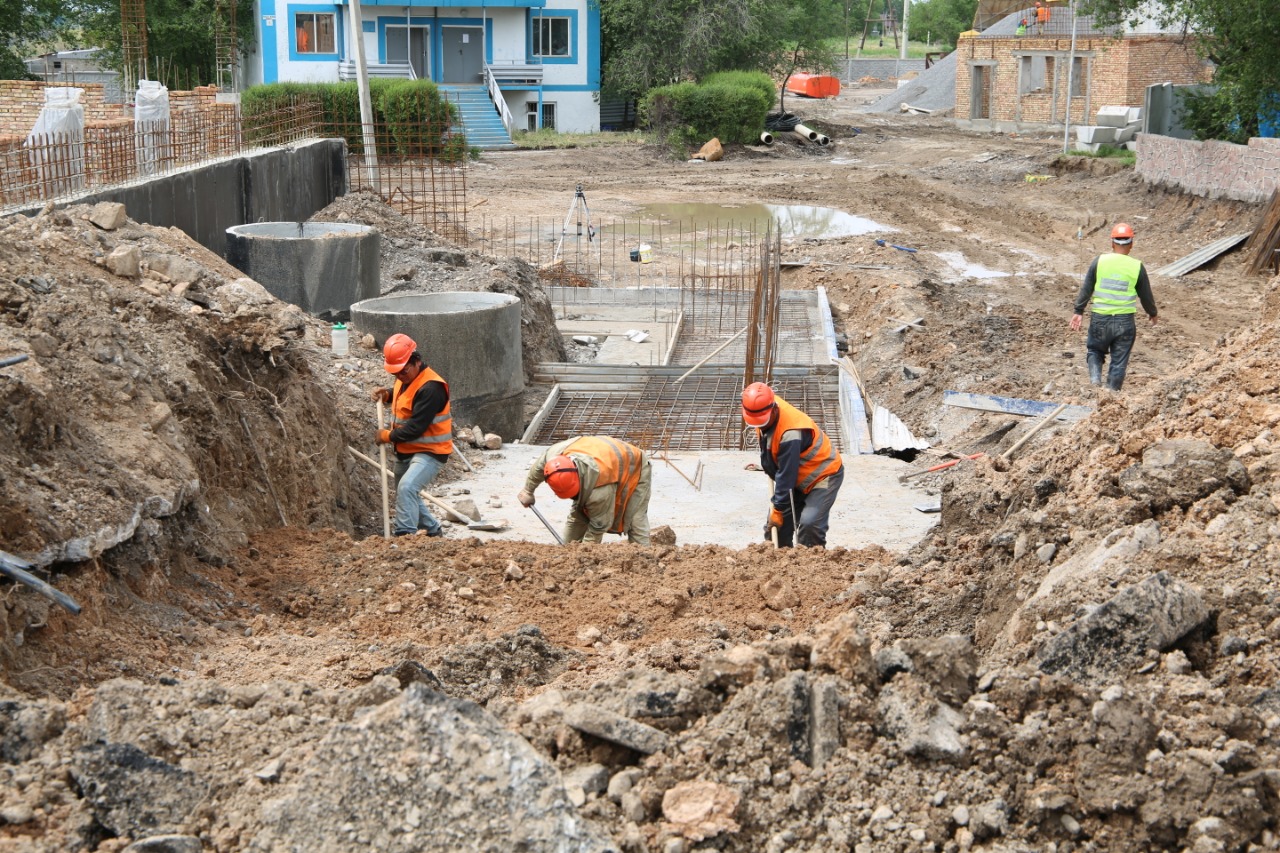 Qordaı aýdanynda qıraǵan úıler qalpyna keltirilýde