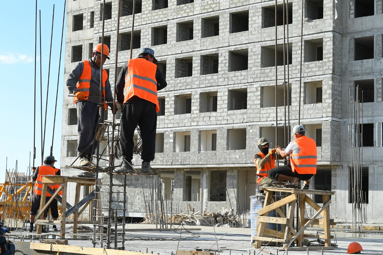 Astanada 34 jastaǵy qurylysshy jetinshi qabattan qulap ketti