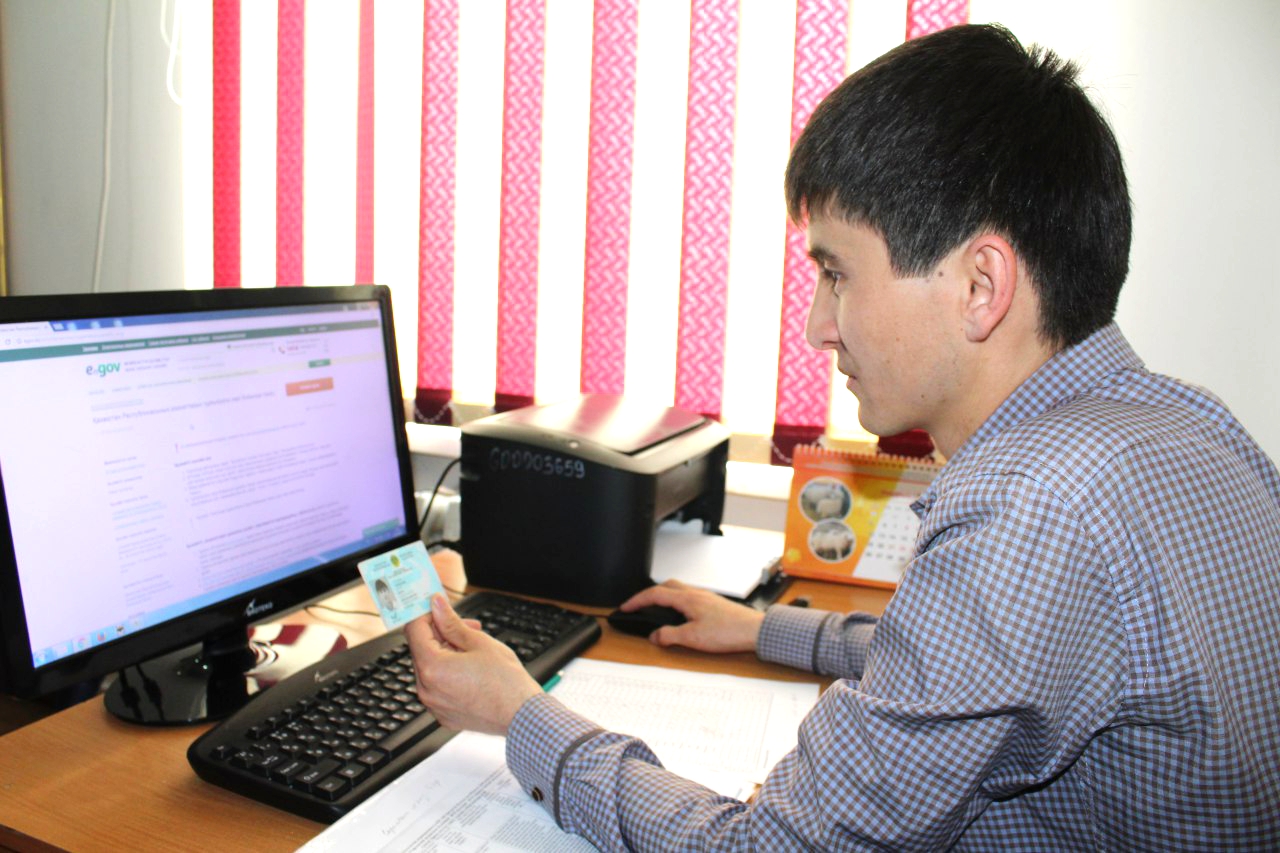 Shymkentte memlekettik organdar men oqý oryndarynda egov.kz portalynyń buryshtary ashyldy