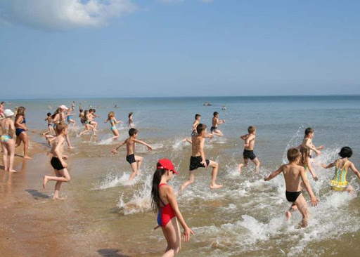 Maýsym ashylmasa da Jaıyqqa shomylyp júrgender kóp