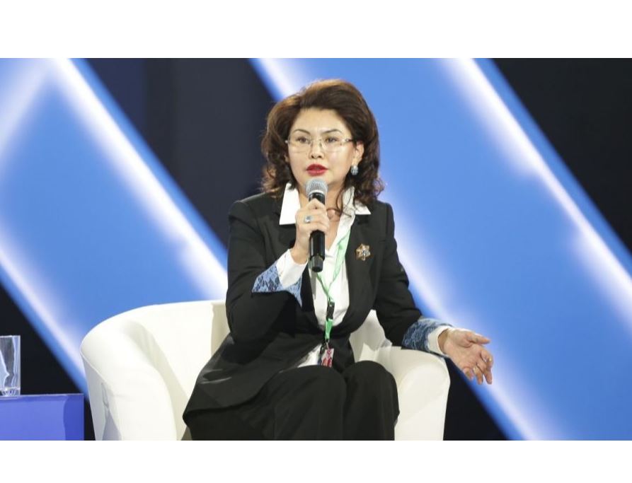 Aıda Balaeva onlaın rejımde halyqqa esep beredi