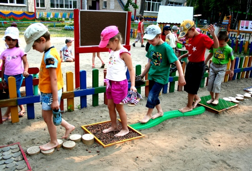 Aqmoladaǵy oıyn balalary jazdy qalaı ótkizedi?