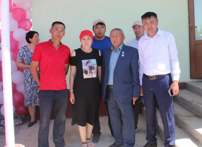 Túrkistan: Mektep túlekteri 6 balaly anaǵa baspana syılady