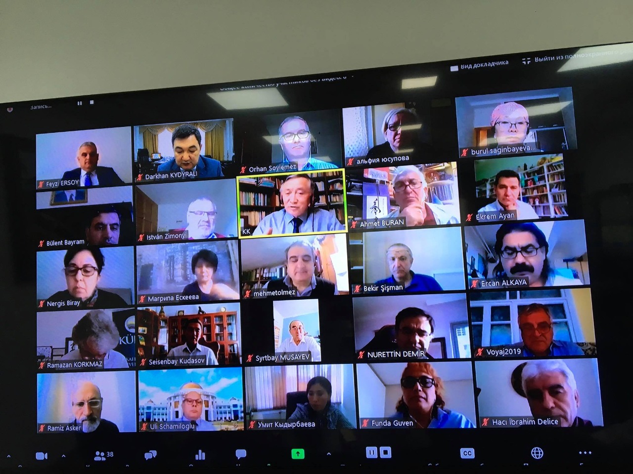 Túrkitaný kafedralary keńesiniń otyrysy ótti