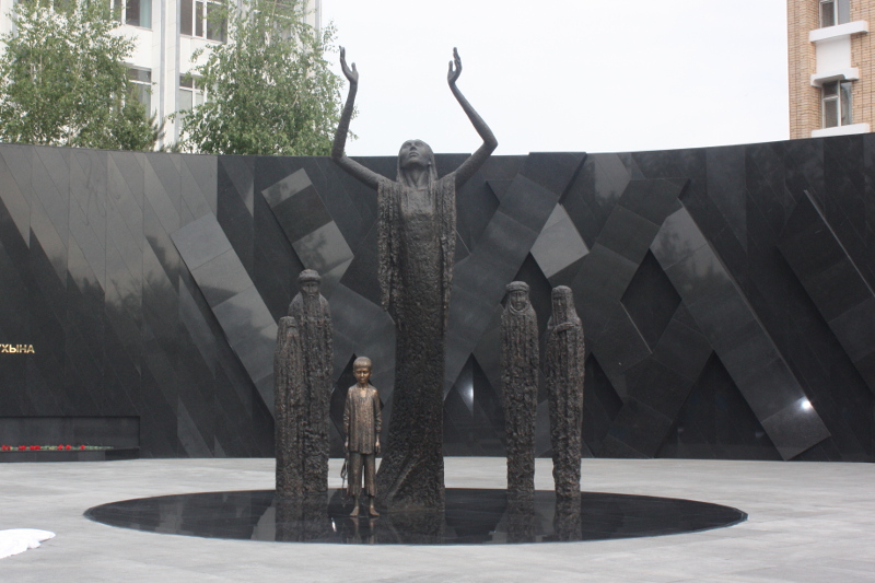 Darhan Qydyráli asharshylyq qurbandaryn eske alý úshin «alapat qasiret» kúnin belgileýdi usyndy