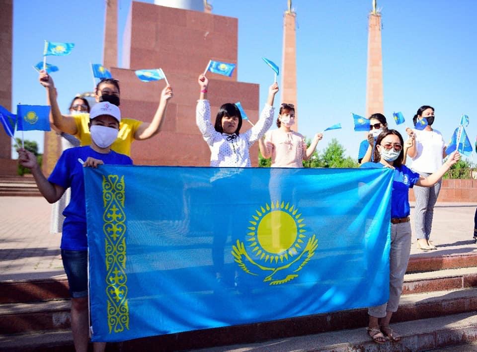 «Jelbire, meniń jalaýym!»: Shymkentte aksııa ótýde