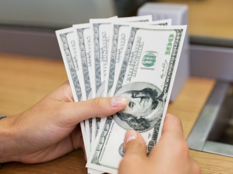 Dollar baǵamy 397 teńgege deıin tómendedi