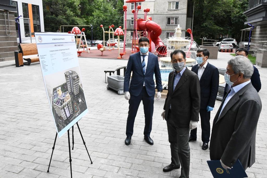 Almatyda qurylys kompanııalary áleýmettik nysandarǵa oryn bóldi