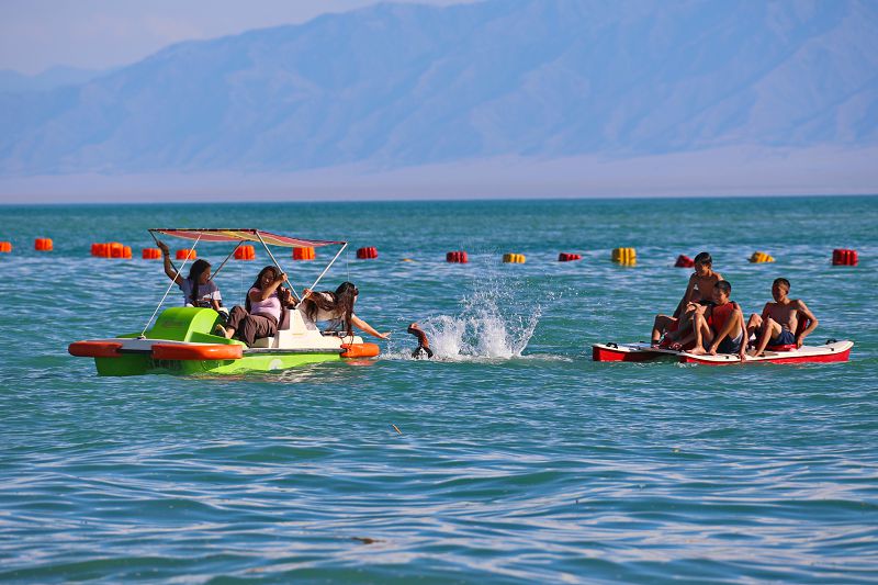 Alakólde týrıstik maýsym ashyldy