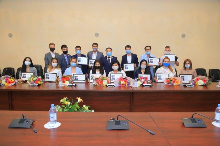 Qostanaıda 122 erikti Elbasynyń Alǵys hatyn aldy