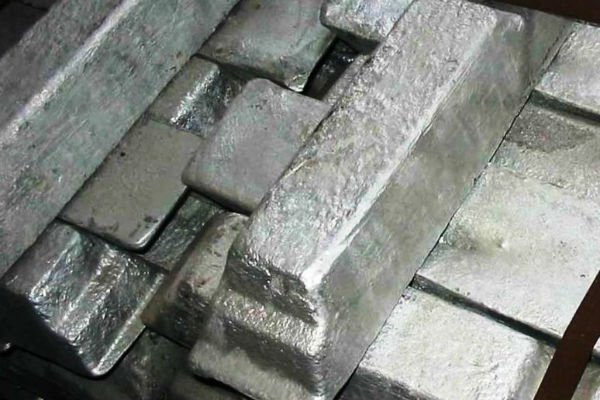 Qazaqstanda jyl saıyn qansha tonna myrysh pen qorǵasyn óndiriledi?