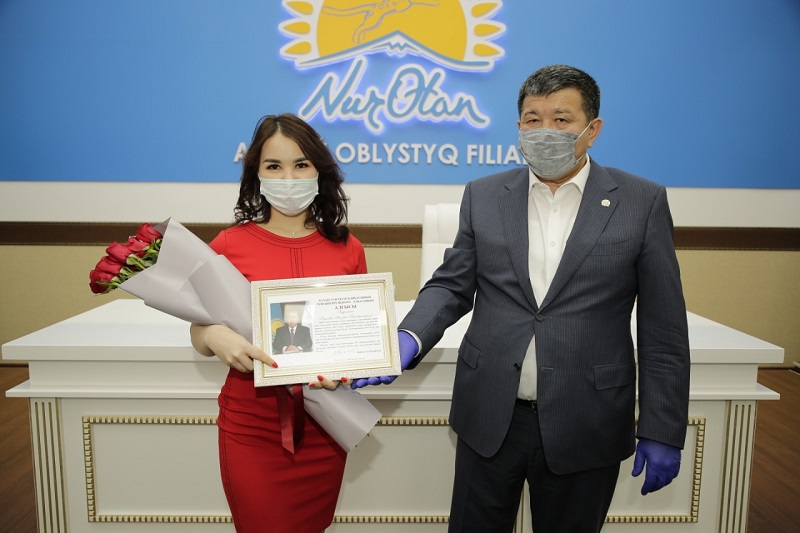 Atyraýlyq volonterlar Elbasynyń alǵys hatyna ıe boldy