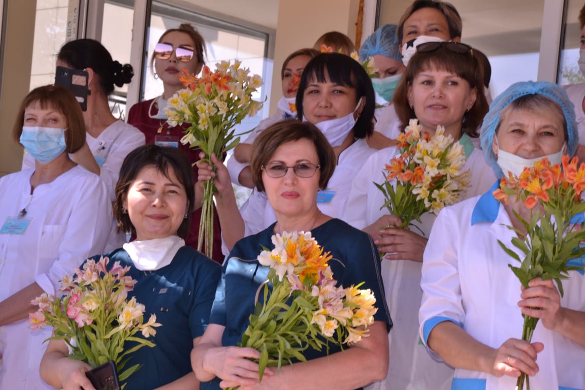 Oralda dárigerlerge arnalǵan kóshe konserti ótti