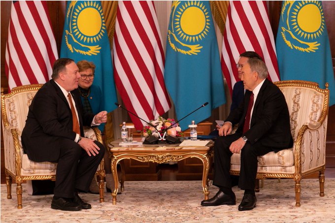 Maık Pompeo Tuńǵysh Prezıdentke tilektestik bildirdi