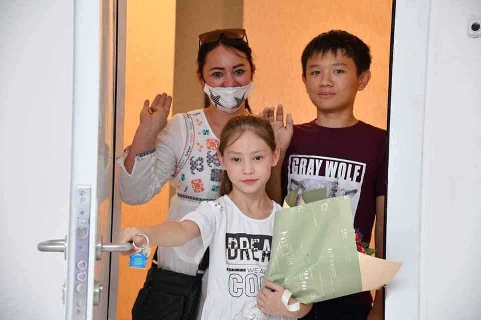 Shymkentte qala kúnine oraı 90 otbasy baspanaly boldy