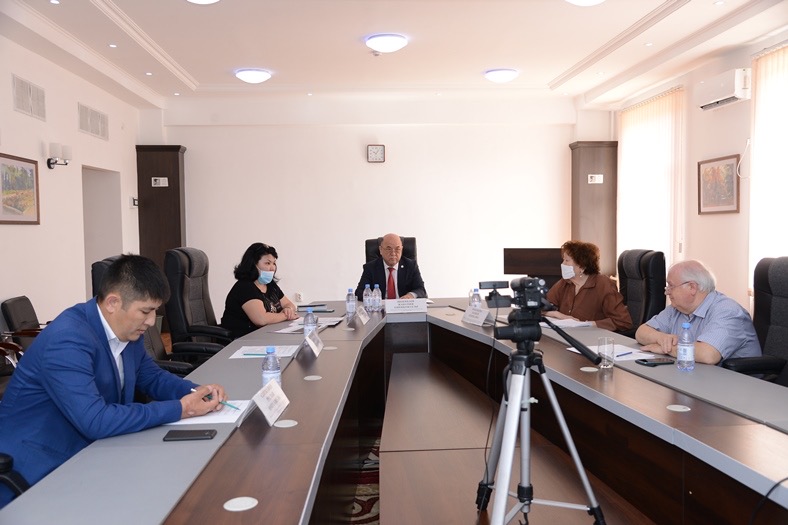 Stýdentterdiń bos ýaqytyn uıymdastyrýǵa oraı semınar ótti