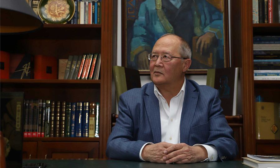 Murat Áýezov: Til men dinge dil derbestigi arqasynda oraldyq