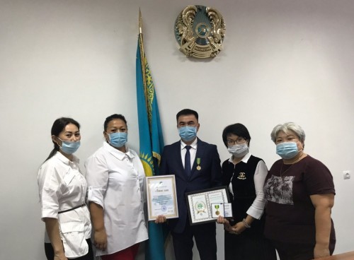 Almatyda eki adamdy qutqarǵan HQO qyzmetkeri marapattaldy