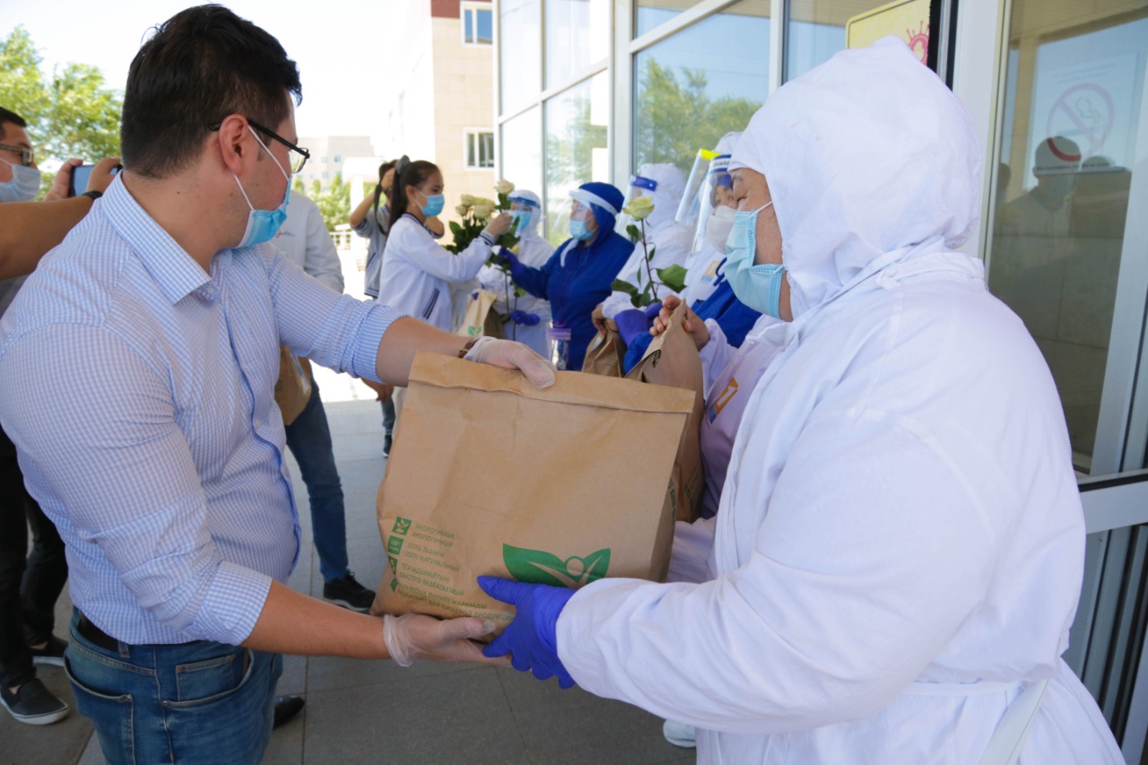 Eriktiler dárigerlerdi «Densaýlyq paketimen» qýantty