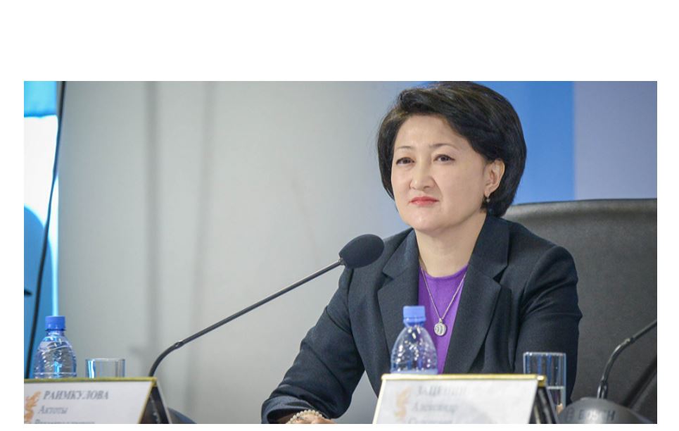 Aqtoty Raıymqulova ómirden ótken zııaly qaýym ókilderiniń otbasylaryna kóńil aıtty