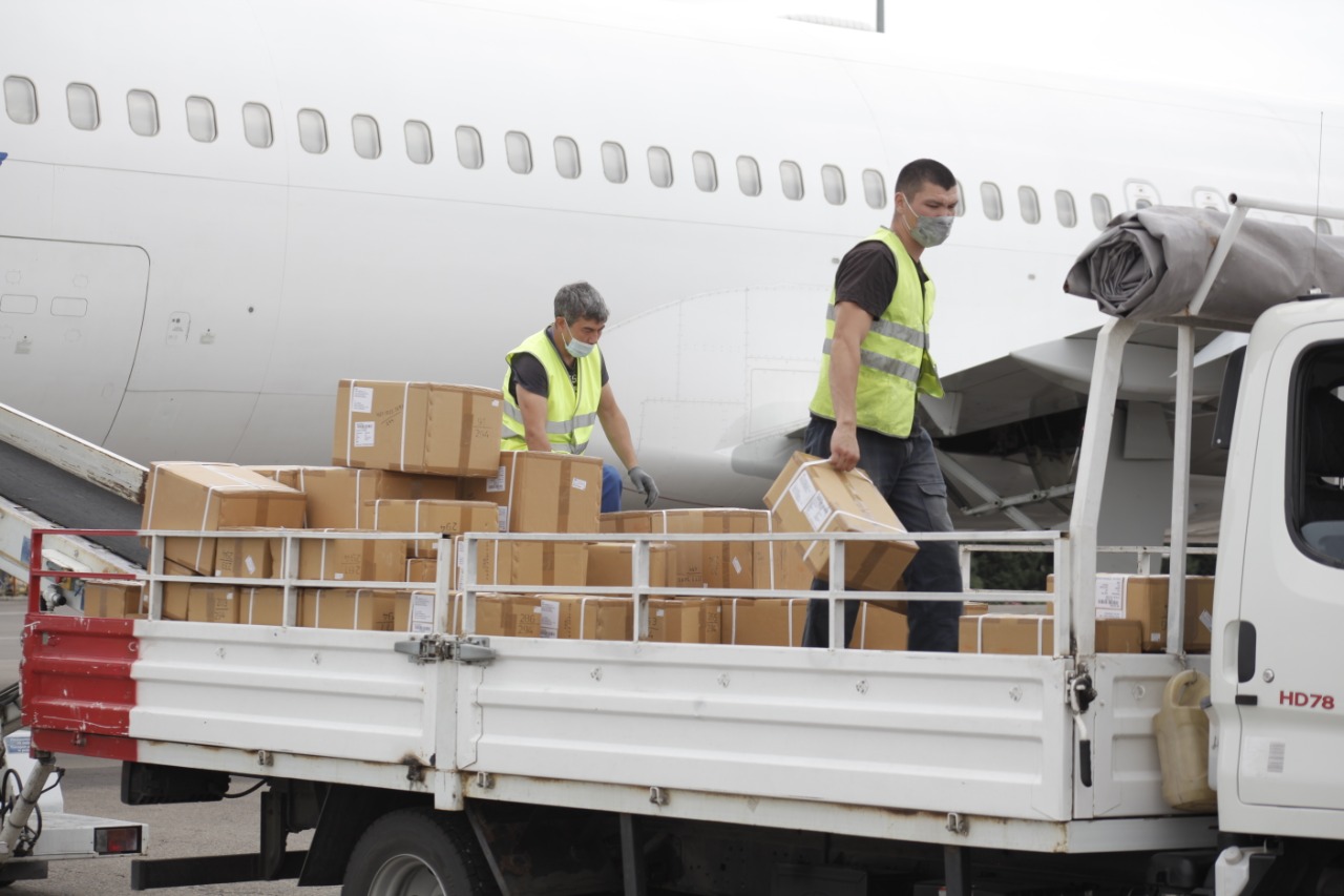 Almatyǵa Úndistannan dári-dármek jetkizildi