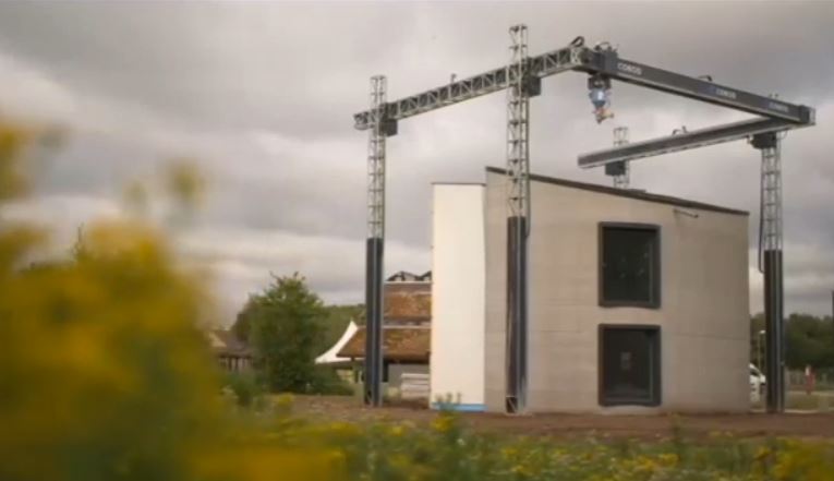 3D-prıntermen salynǵan eki qabatty úı (vıdeo)