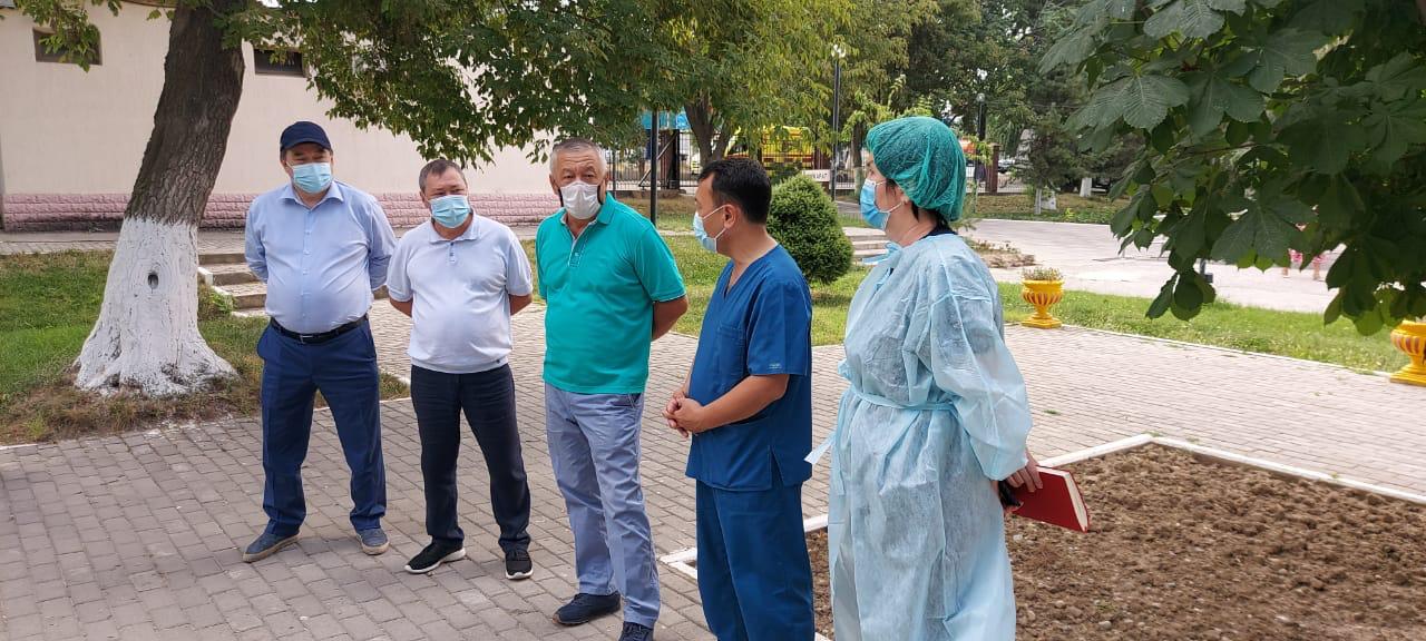 Májilis depýtattary Shymkentte koronavırýspen kúres sharalarynyń tıimdiligine baǵa berdi