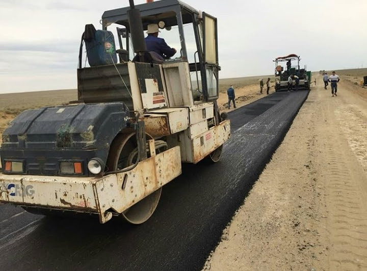Aqtóbe oblysynda jergilikti joldardyń 600-den astam shaqyrymy jóndeledi