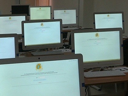 Memlekettik qyzmetshilerdiń kópshilik aldynda qazaqsha sóıleý qabileti synalady