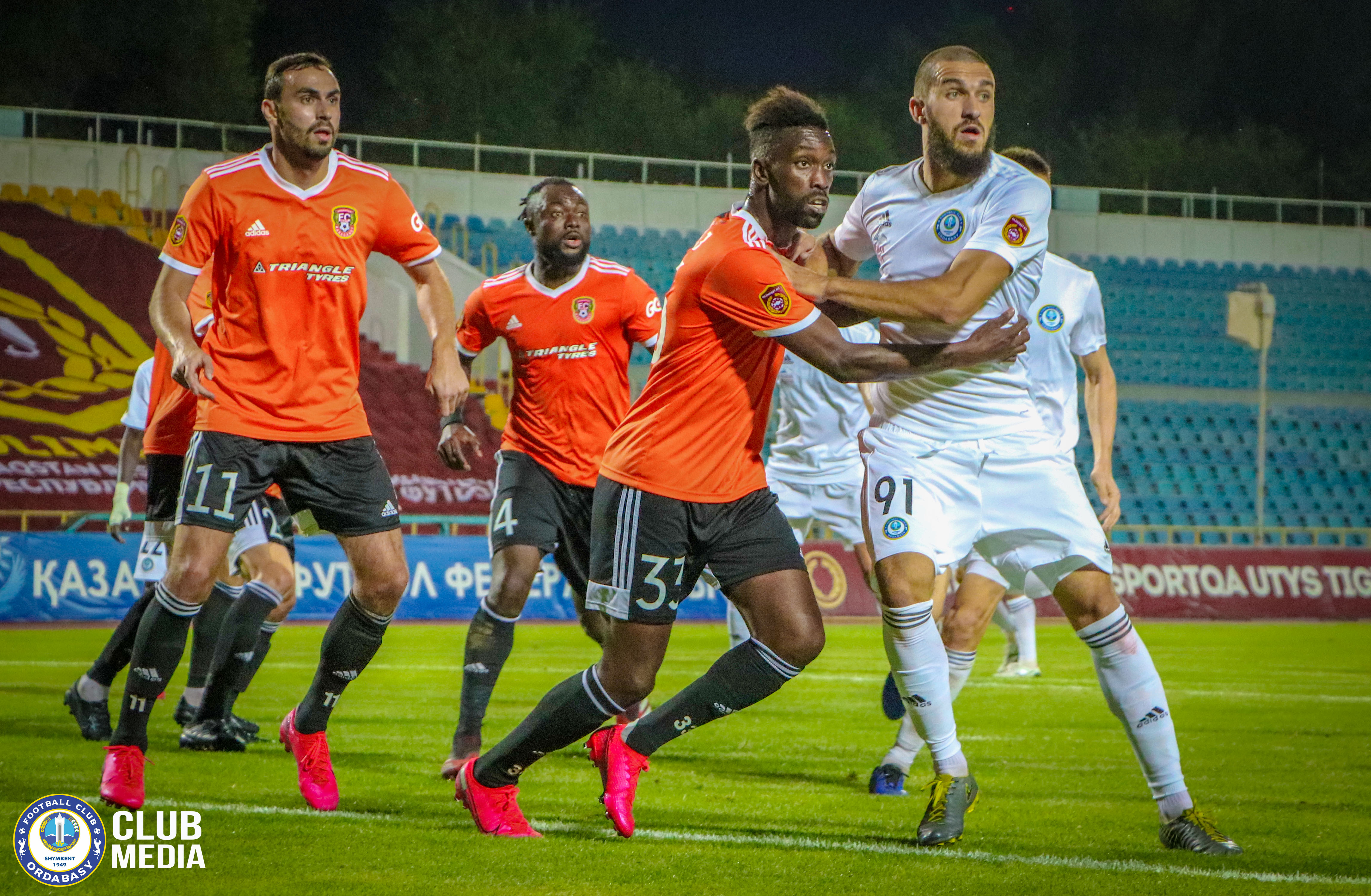 Legıonerler oıqastaǵan chempıonat nemese jergilikti fýtbolshylar nege «zapasta» otyr?