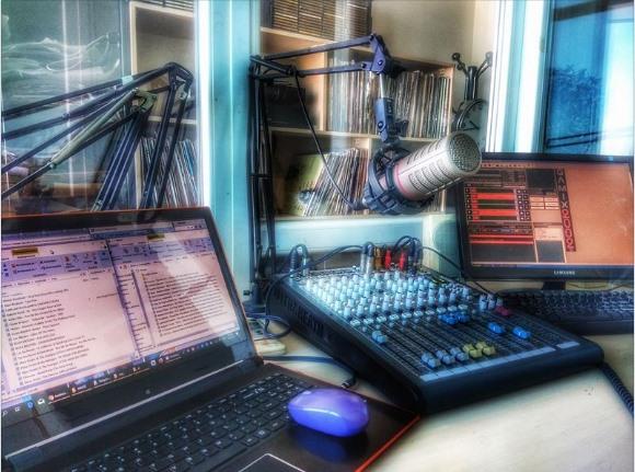 Amerıka radıolary Dımashtyń ánderin bere bastady