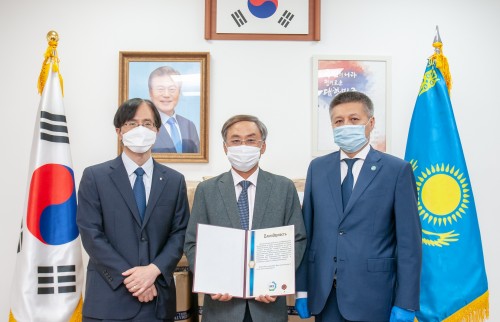 Koreıanyń Ulttyq týrızm uıymy Qazaqstanǵa 1000 qorǵanysh kostıýmin berdi