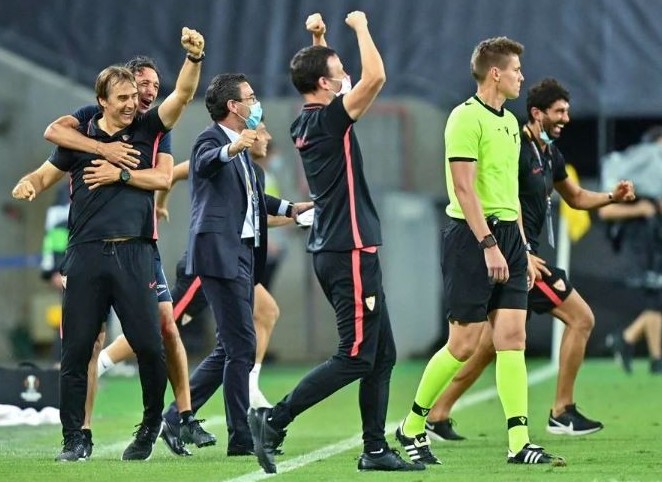 Egemen.kz boljamy taǵy da dál keldi. Júrisinen jańylmaǵan «Sevılıa» altynshy ret Eýropa lıgasynyń fınalyna shyqty (Fotoreportaj)