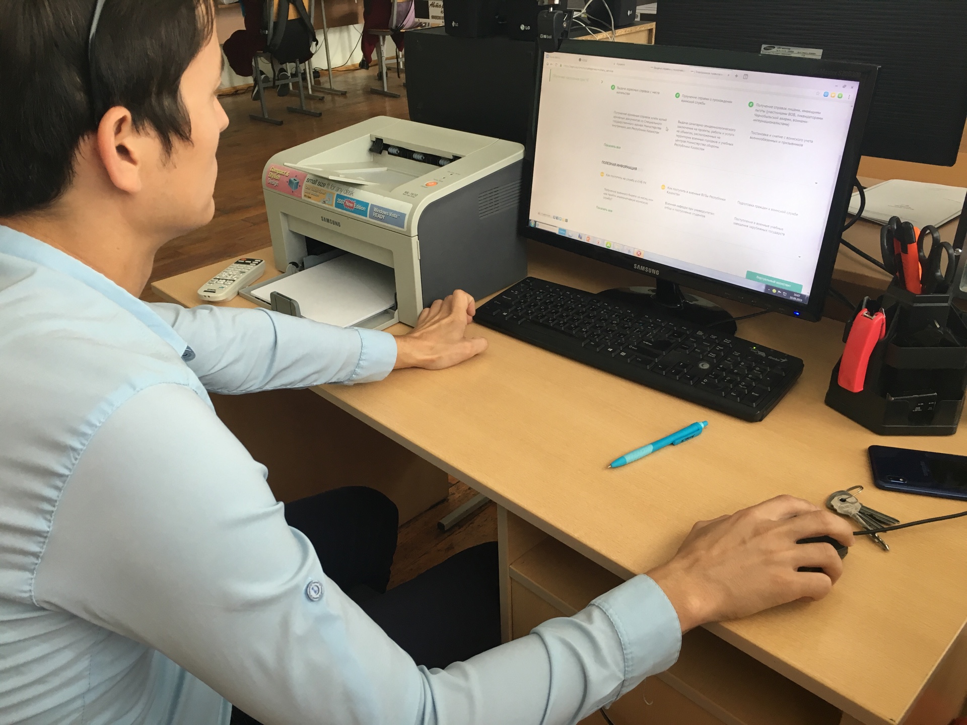 Almatyda jastardy jumysqa ornalastyrý boıynsha mobıldi pýnktter jumys bastady