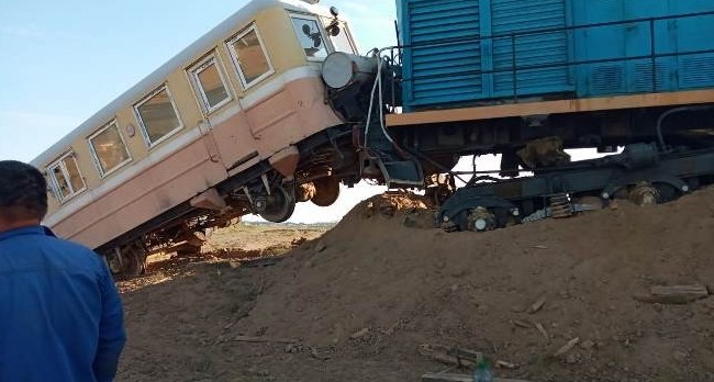 Atyraýda júk poıyzy apatqa ushyrady