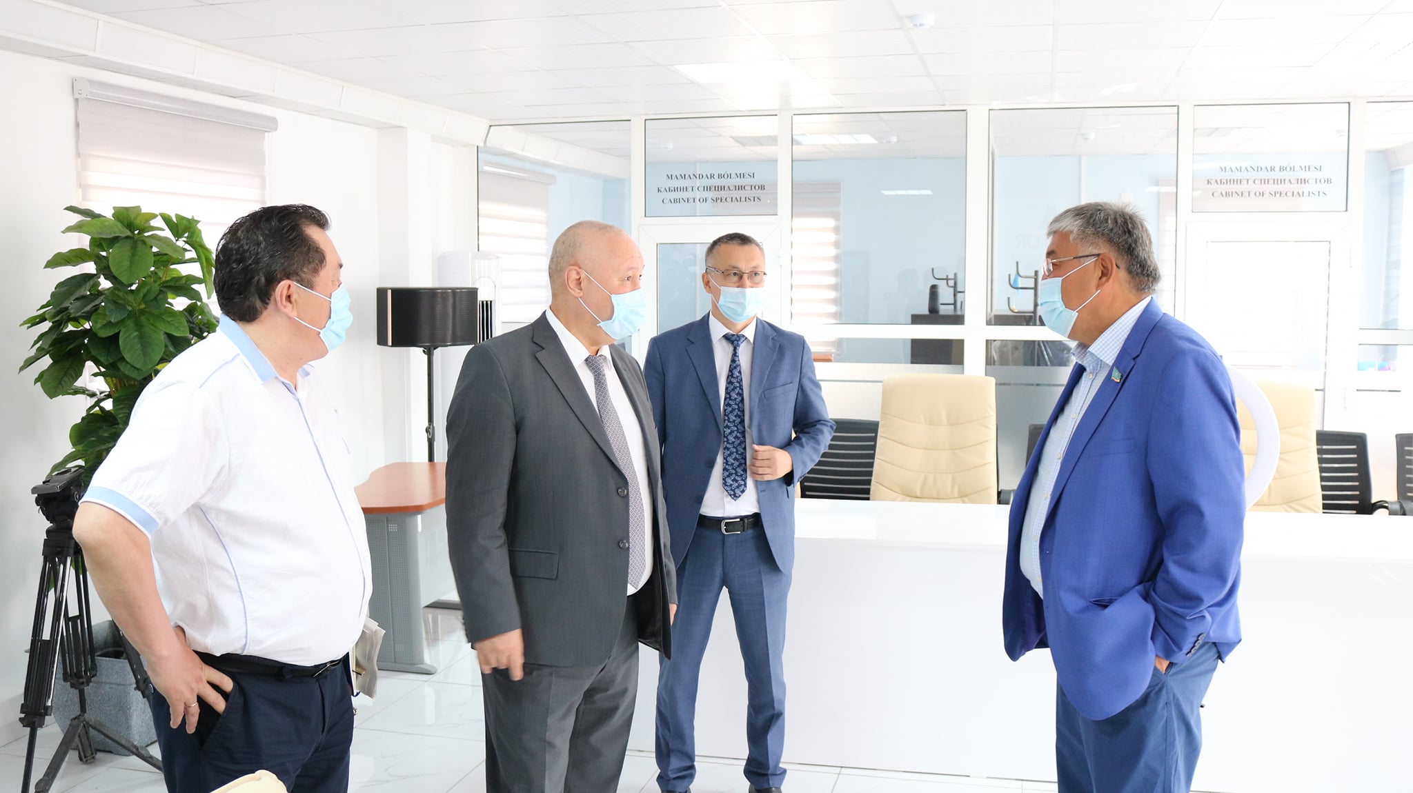 Senator ortalyq jumysymen tanysty