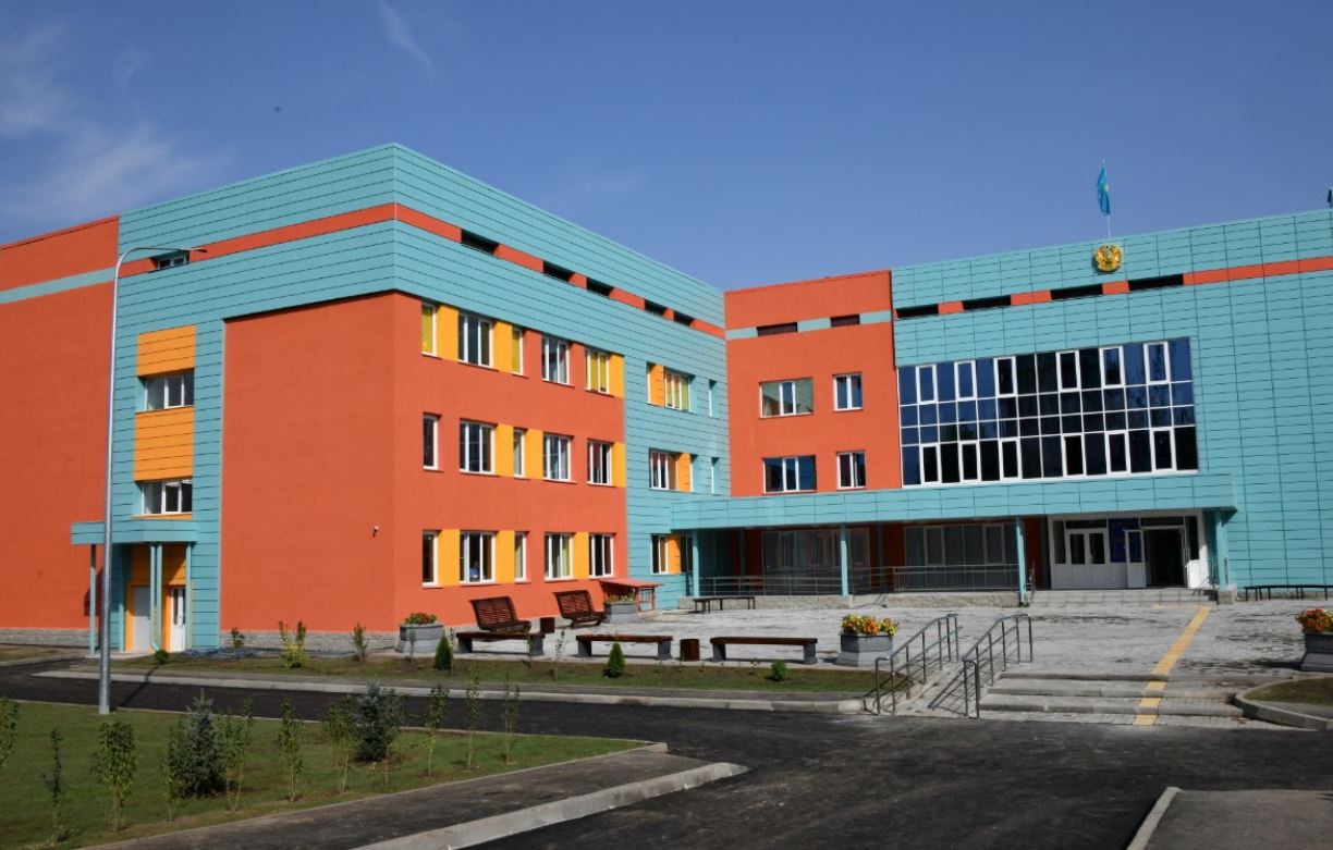 Almatyda 4 myń oryndy jańa bilim nysandary ashyldy