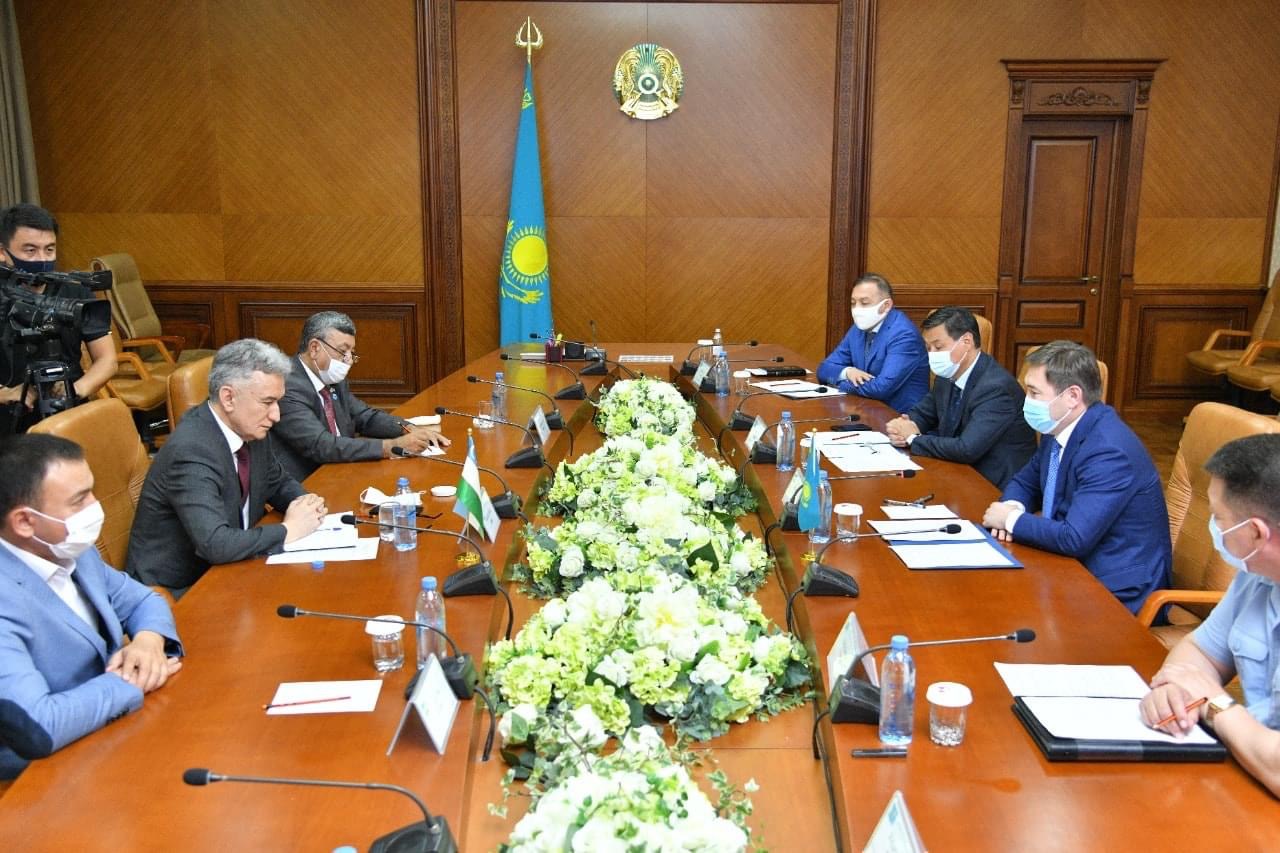 Shymkent ákimi О́zbekstannyń bas konsýlymen kezdesti