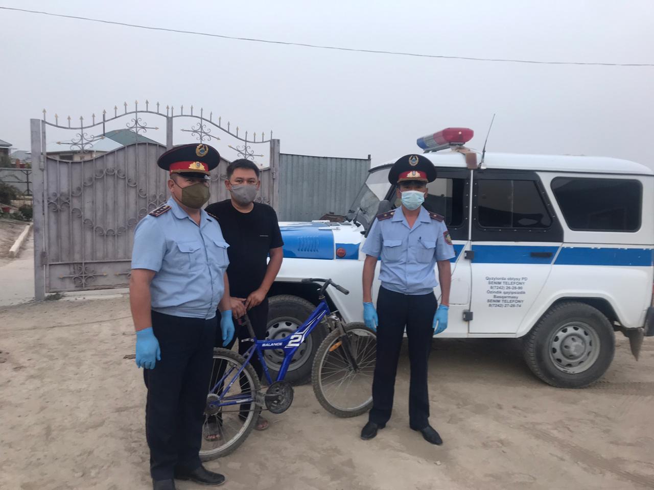 Velosıped urlaǵan azamat qolǵa tústi