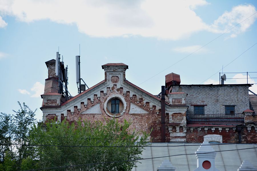 Abaı men Alashtyń izi qalǵan kóne ǵımarattar qańyrap tur