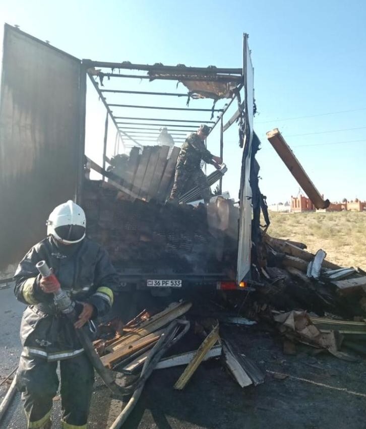 Jol boıynda kólik otqa orandy