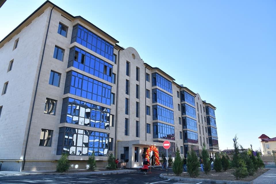 Shymkent turǵyndary Konstıtýsııa kúnine oraı baspanaly boldy